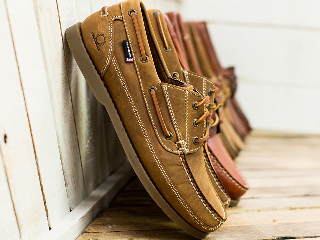 Mens wide fit deck online shoes